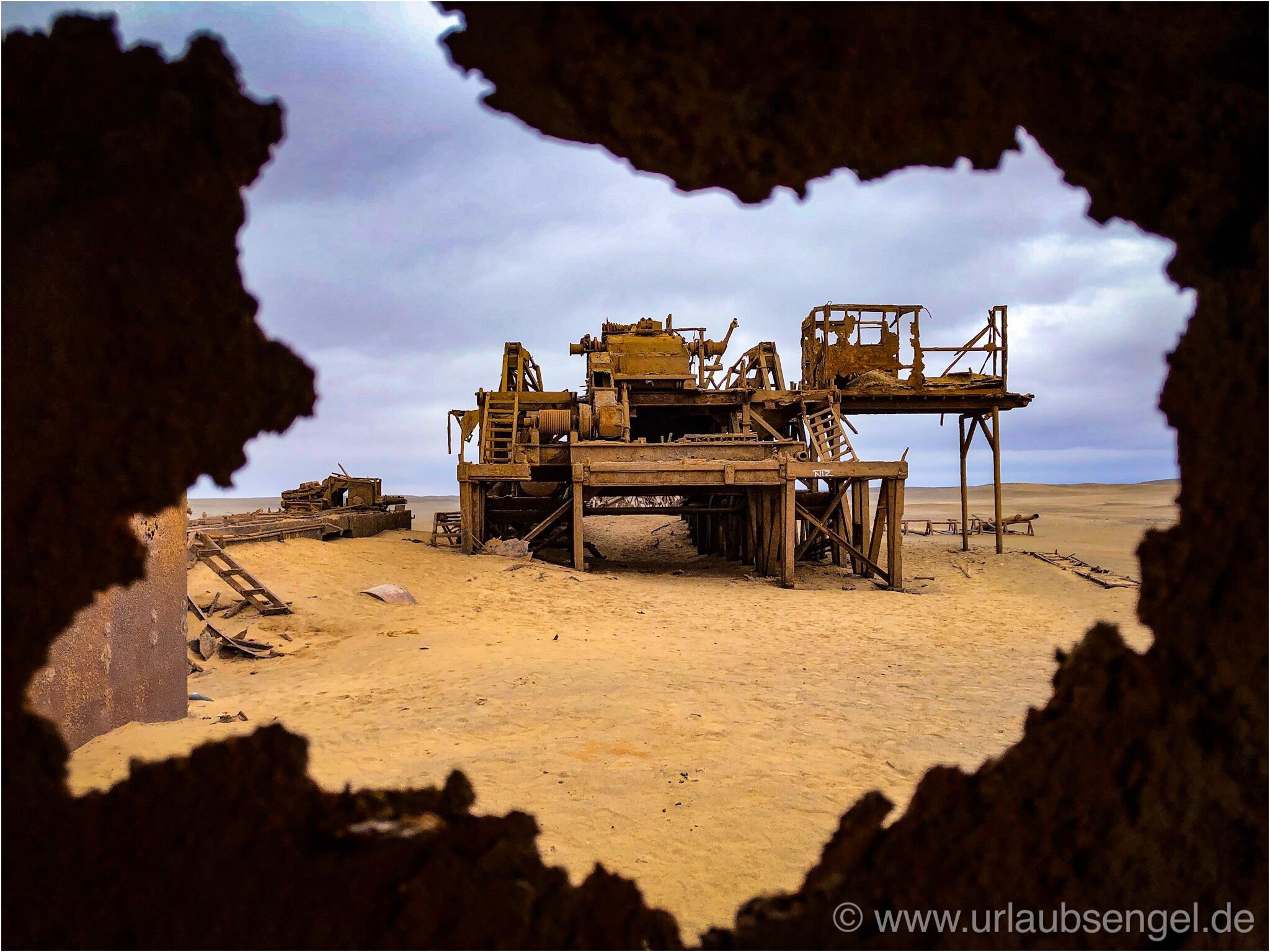 Alte Fabrik an der Skelettküste Namibia