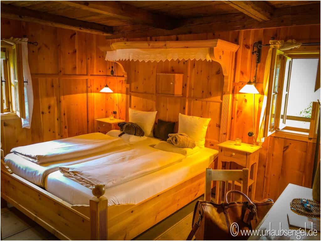 Schlafzimmer im Chalet des Bergdorf Priesteregg