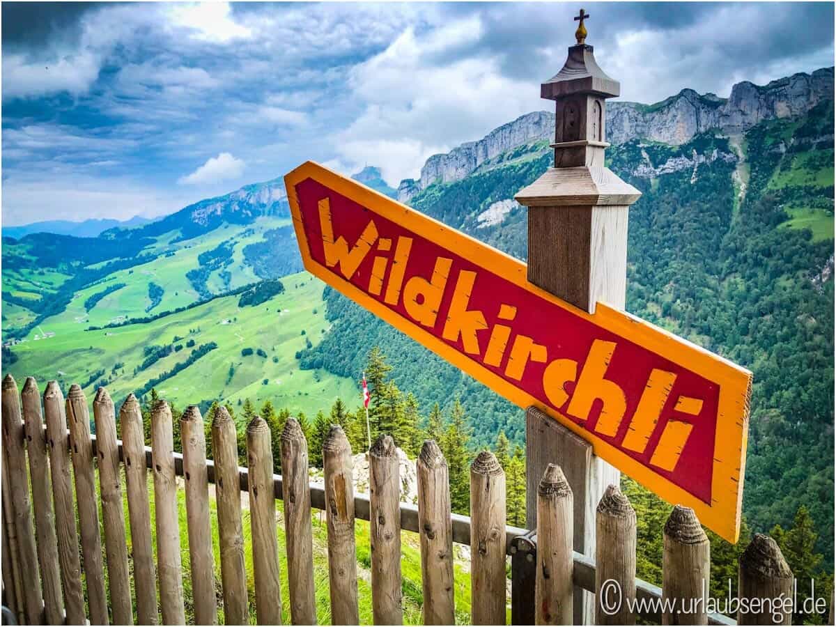 Schild zum Aescher Wildkirchli auf der Ebenalp, Alpstein