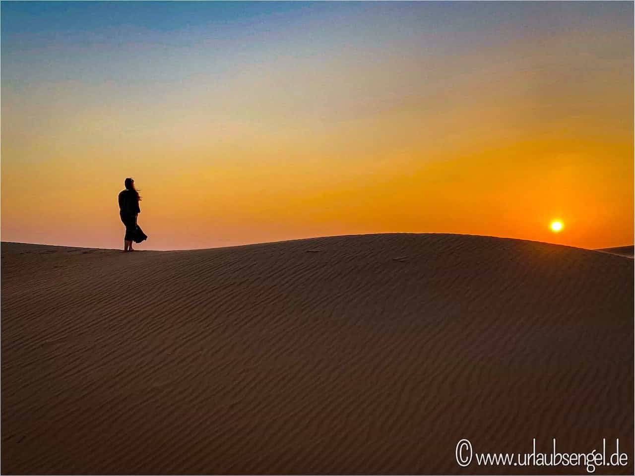 Sonnenaufgang in der Wüste Wahiba Sands