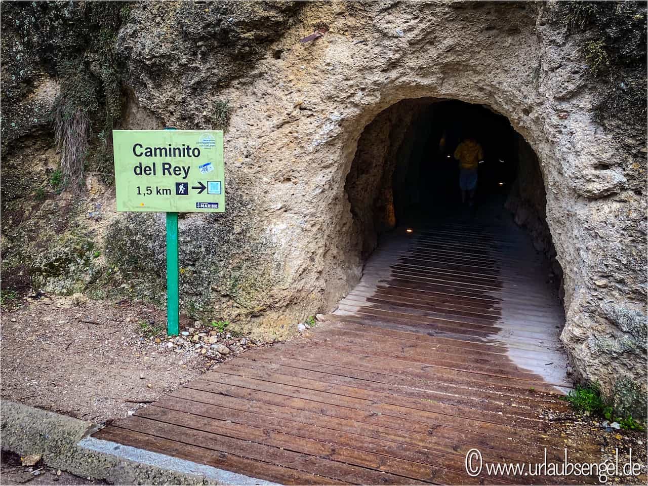 Tunnel zum Eingang des Camino