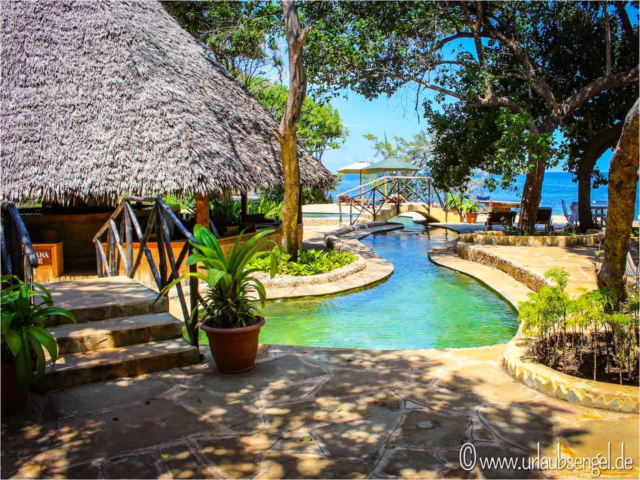 Pool mit Bar | The sands at chale island