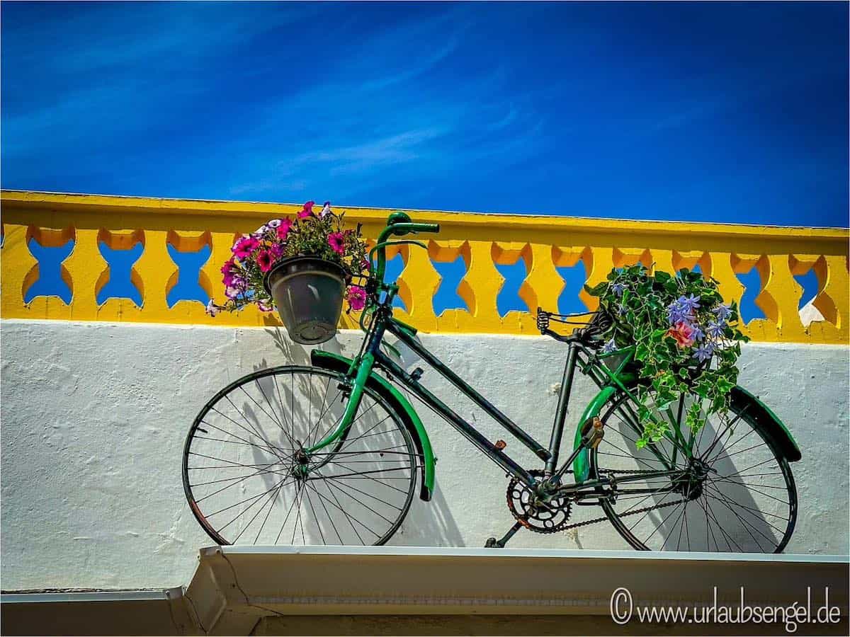 Fahrrad Deko in der Altstadt von Denia
