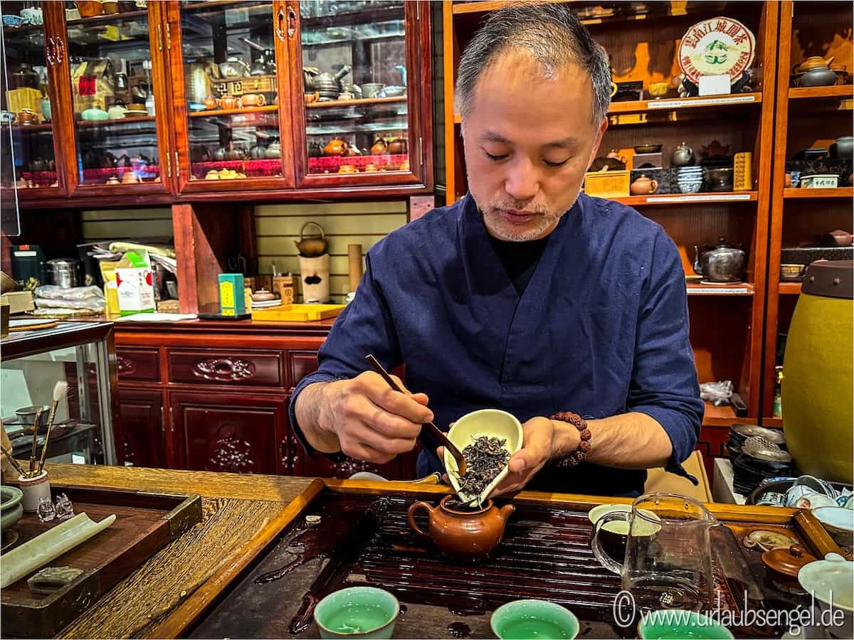 Tee-Zeremonie bei Daniel Liu im Chinese Teashop