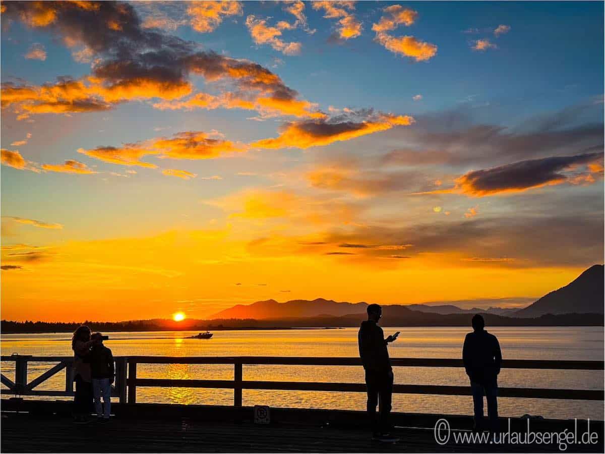 Sonnenuntergang im Hafen von Tofino, Vancouver Island