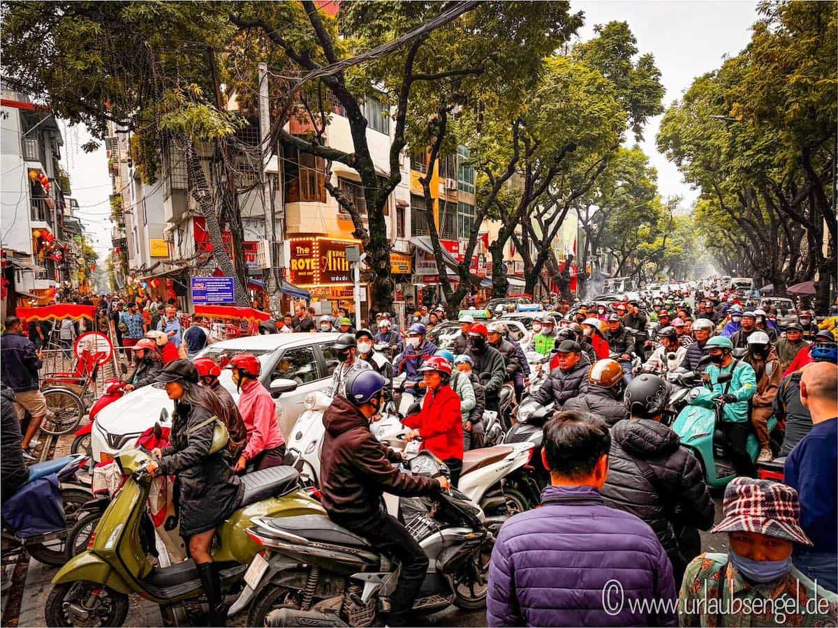 Stau und Verkehrs-Chaos in Hanoi, Vietnam