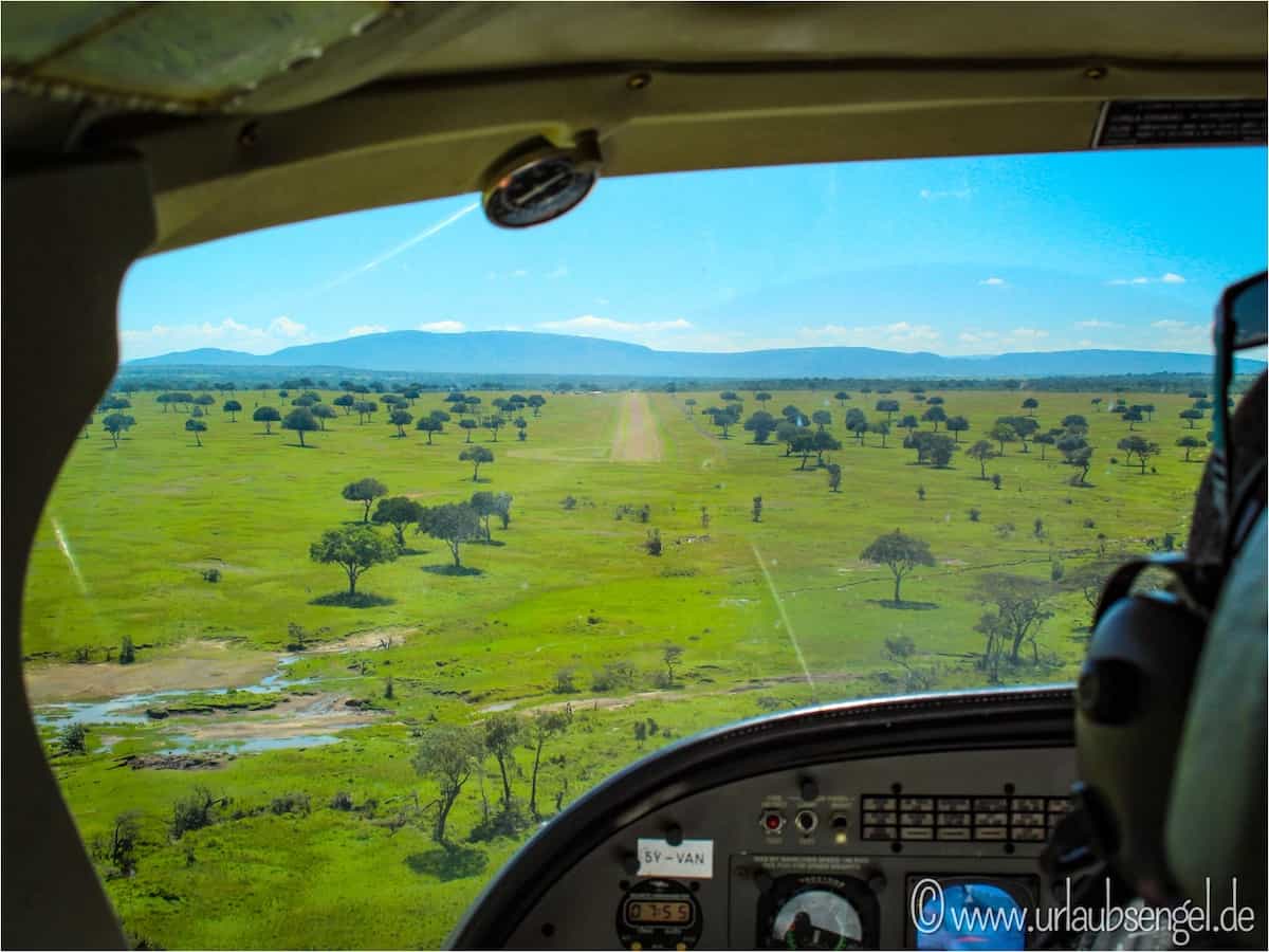 Anflug auf den Masai Mara Airstrip zum Mahali Mzuri