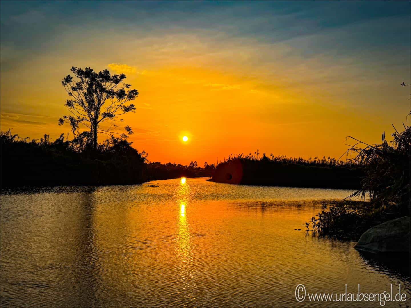 Sonnenuntergang im Van Long Wetland Nature Reserve 