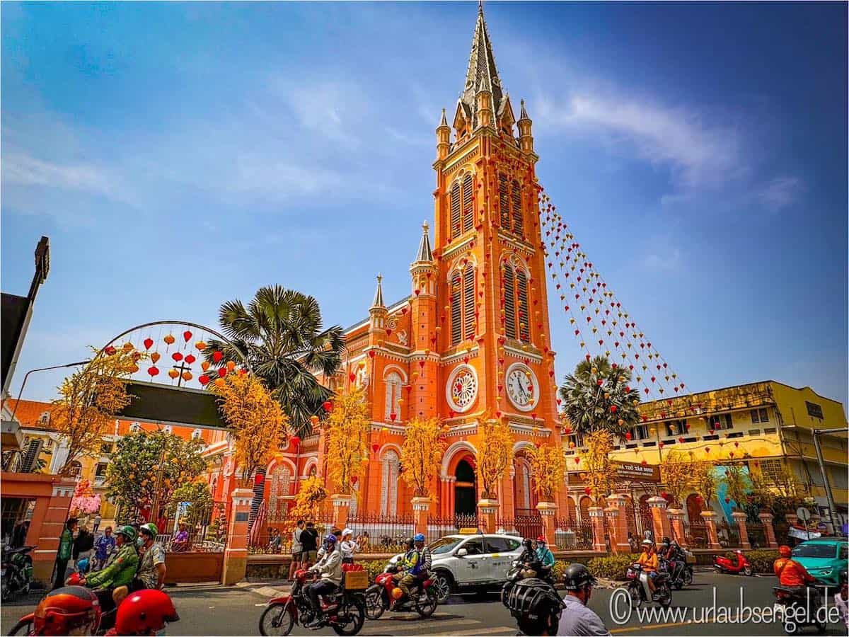 rosafarbene Tan-Dinh-Kirche oder auch Kirche Herz Jesu in Saigon