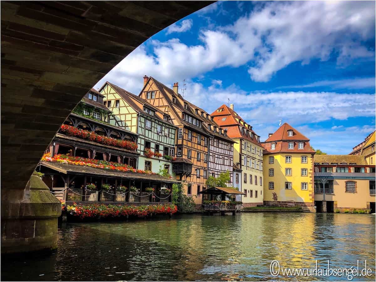 Straßburger Altstadt mit Fachwerkhäusern am Fluss