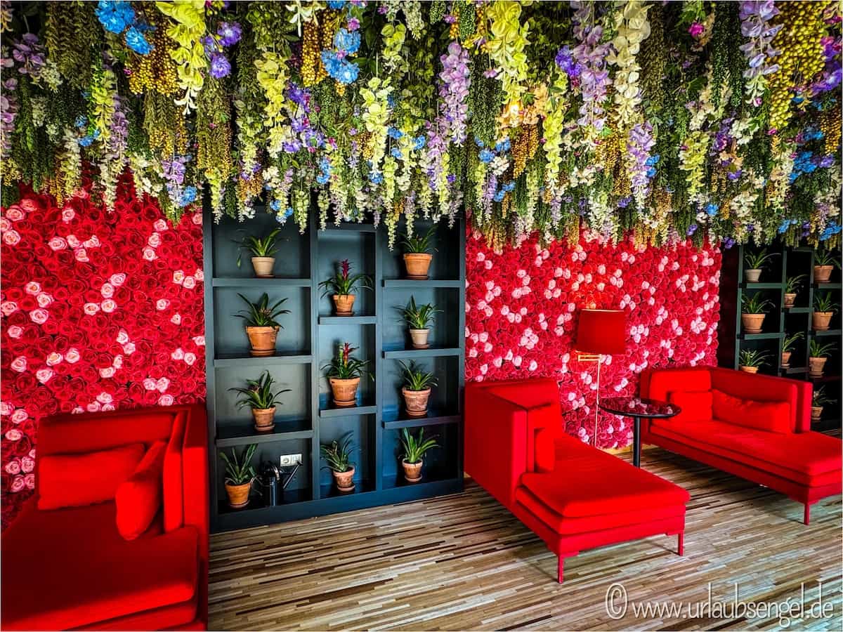 Torel Avantgarde, Lobby