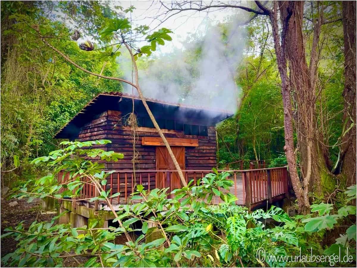 Sauna über einer Fumarole, Costa Rica