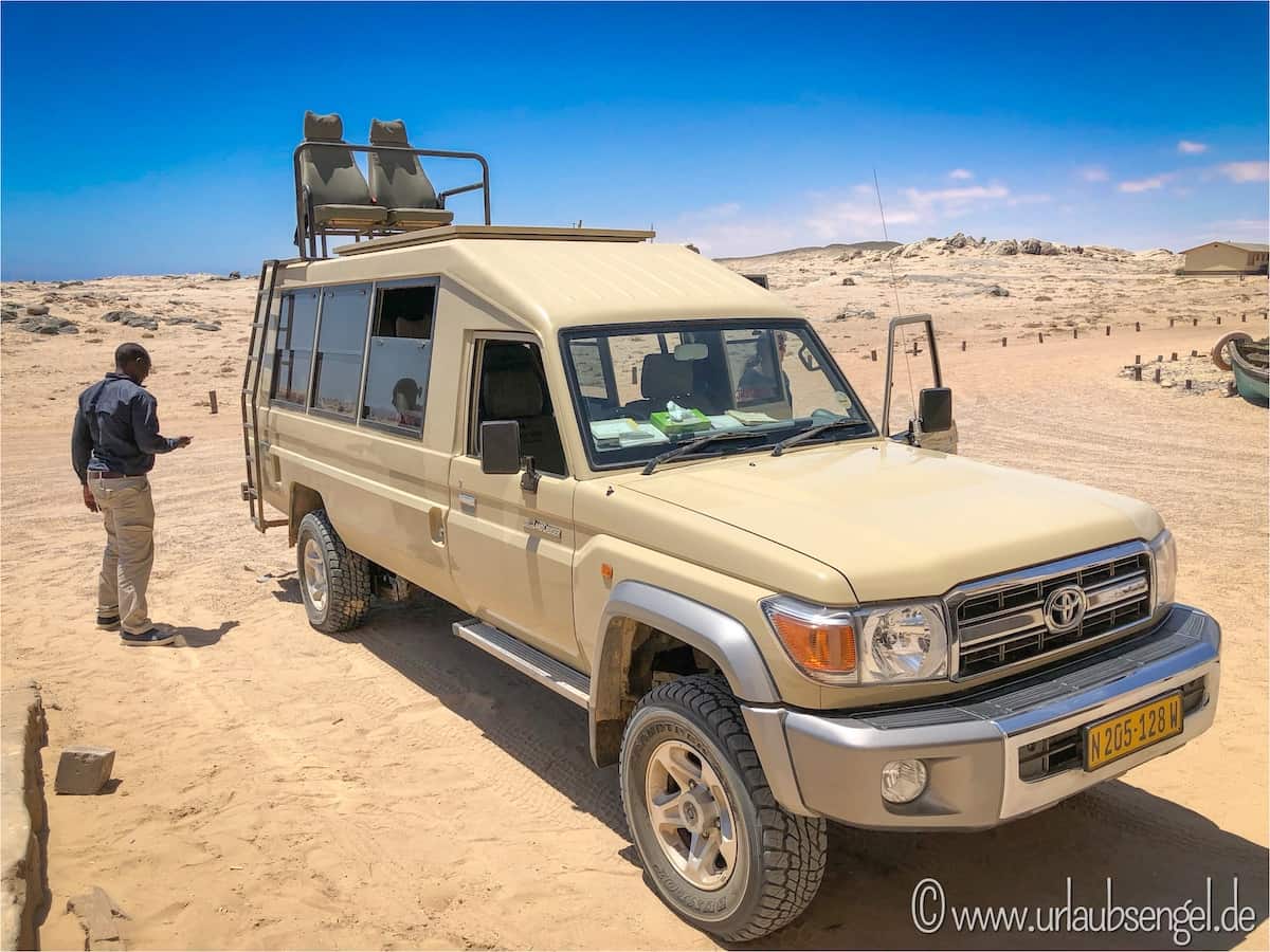 Toyota Landcruiser in Mowe Bay, Möwebucht