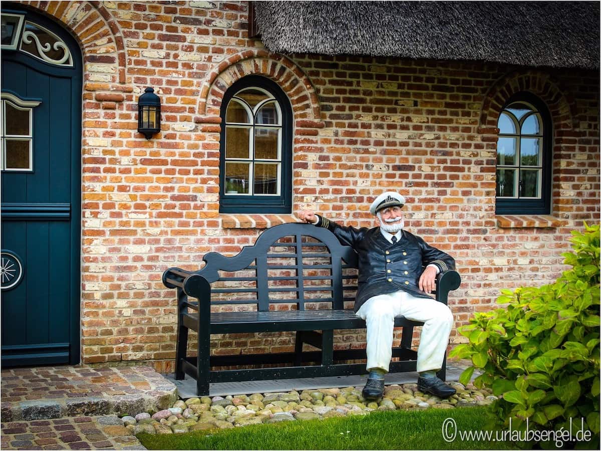 Seemann im Vorgarten auf Sylt