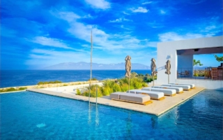 Pool des KOIA Suite Wellbeing Resort auf Kos