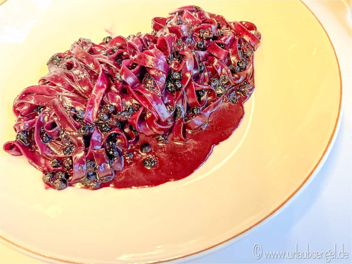 Linguine mit Blaubeeren