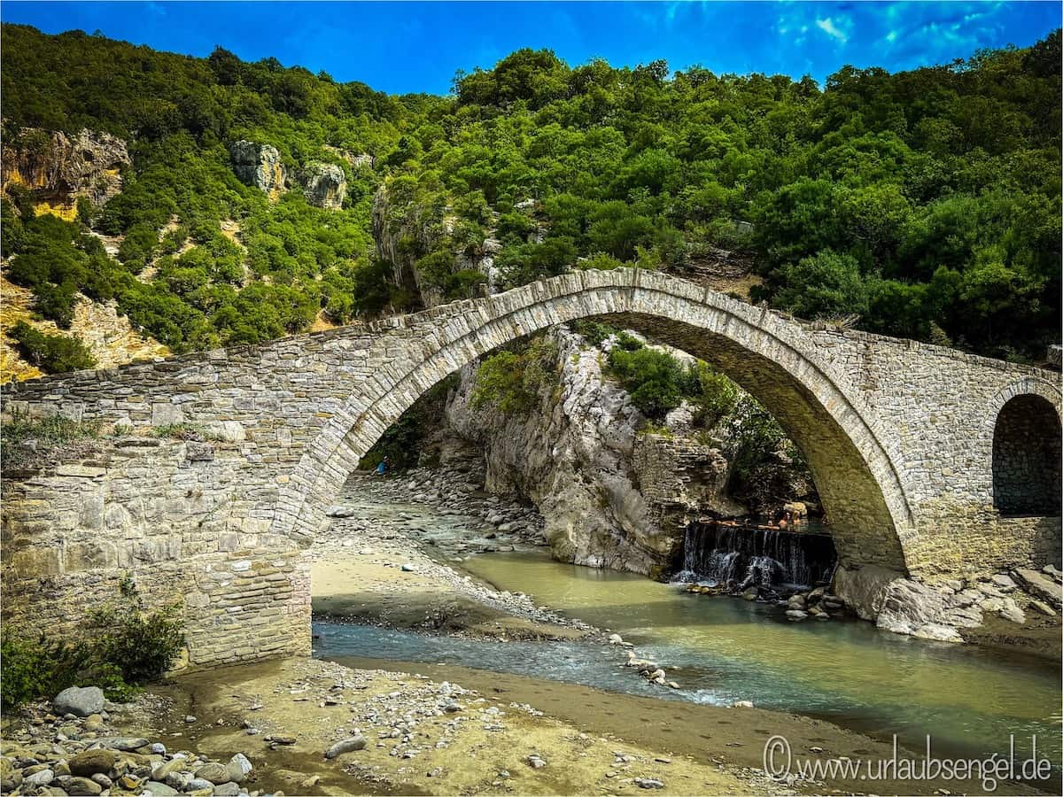 Albanien Roadtrip: Benja Thermalquellen bei Permet