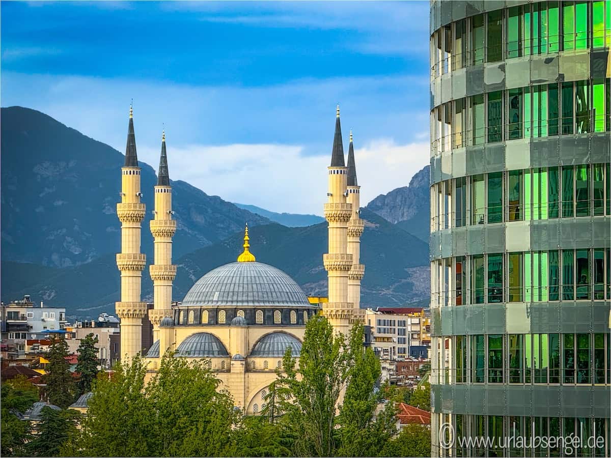 Gegensätze in Tirana