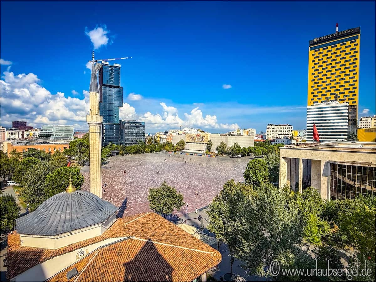 Blick auf den Skanderbeg-Platz vom Clock-Tower aus