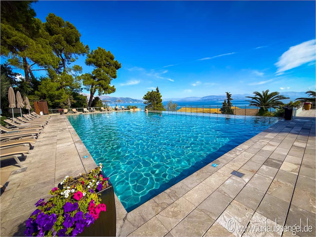 Pool im Kontokali Bay Resort