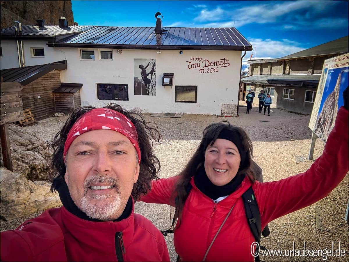 Langkofelrunde | Sylwia Fath und Stephan Fath vor der Toni Demetz Hütte