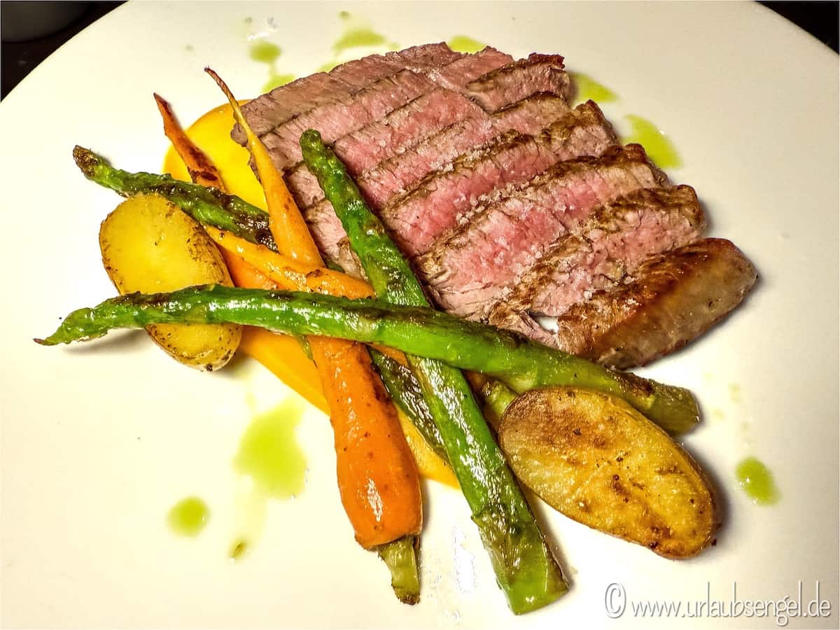 Dinner im Flya Restaurant, The Oliver Suites