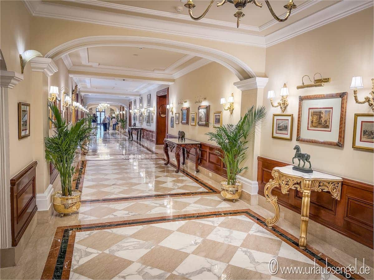 Kunst in den Gängen des The Imperial