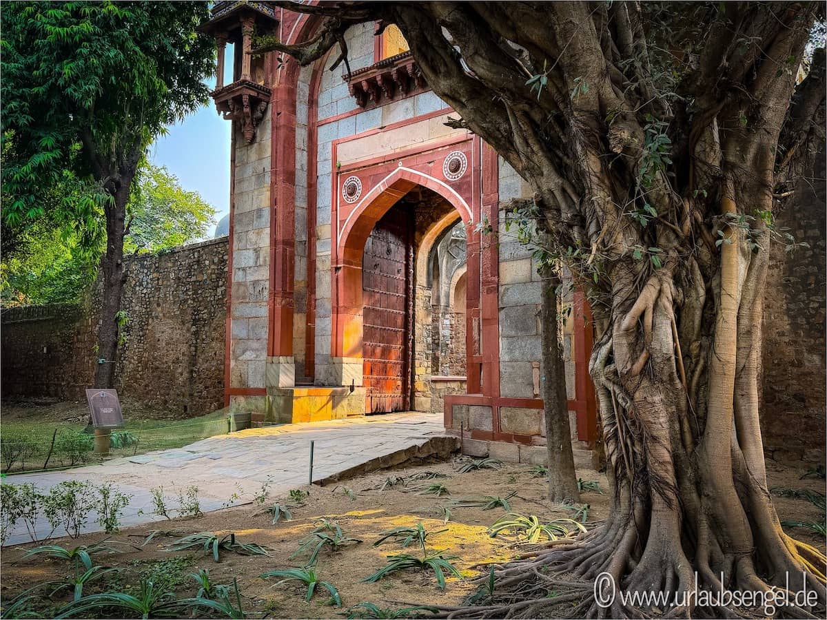 humayuns tomb, Arab serai